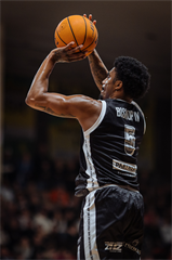 17. kolo TIPOS SBL: BC Prievidza - BC Slovan Bratislava 67:77 (Vladimír Králik)