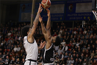 Európsky pohár FIBA: BC Prievidza : Sporting Lisabon 94:82 (Ladislav Szibilla)