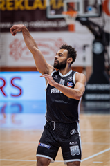 21. kolo TIPOS SBL: BC Prievidza - Nitra Blue Wings 88:71 (Vladimír Králik)