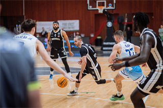 21. kolo TIPOS SBL: BC Prievidza - Nitra Blue Wings 88:71 (Vladimír Králik)