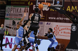 17. kolo TIPOS SBL: BC Prievidza : Slovan Bratislava 67:77 (Ladislav Szibilla)