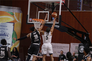 Európsky pohár FIBA: BC Prievidza : PAOK Solún 67:87 (Ladislav Szibilla)