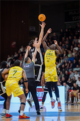 27. kolo TIPOS SBL: BC Prievidza - Patrioti Levice 96:69 (Vladimír Králik)