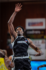 27. kolo TIPOS SBL: BC Prievidza - Patrioti Levice 96:69 (Vladimír Králik)