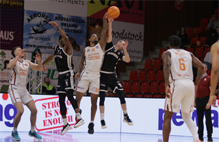 29. kolo TIPOS SBL: BC Prievidza : BKM Mimel Lučenec 83:90 (Ladislav Szibilla)