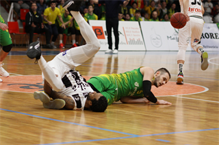 BC Prievidza – Patrioti Levice 70:62 (foto: Ladislav Szibilla)