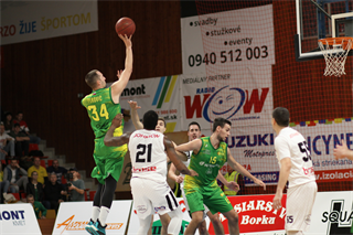 BC Prievidza – Patrioti Levice 70:62 (foto: Ladislav Szibilla)