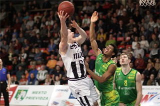 BC Prievidza – Patrioti Levice 70:62 (foto: Ladislav Szibilla)