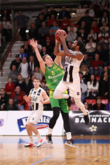 BC Prievidza – Patrioti Levice 70:62 (foto: Ladislav Szibilla)