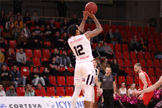 BC Prievidza - MBK Rieker COM-Therm Komárno 113:77 (foto: Ladislav Szibilla)