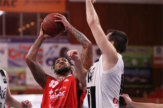 BC Prievidza - MBK Rieker COM-Therm Komárno 113:77 (foto: Ladislav Szibilla)