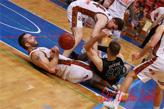 4. kolo SBL BC Prievidza - MBK Baník Handlová 97:87 (foto: Ladislav Szibilla)