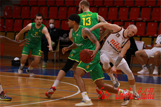 8. kolo SBL BC Prievidza - Patrioti Levice 76:75 (foto: Ladislav Szibilla)