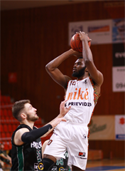 18. kolo SBL BC Prievidza - MBK Baník Handlová 88:78 (foto: Ladislav Szibilla)