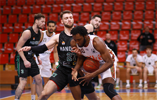 18. kolo SBL BC Prievidza - MBK Baník Handlová 88:78 (foto: Ladislav Szibilla)