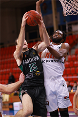18. kolo SBL BC Prievidza - MBK Baník Handlová 88:78 (foto: Ladislav Szibilla)