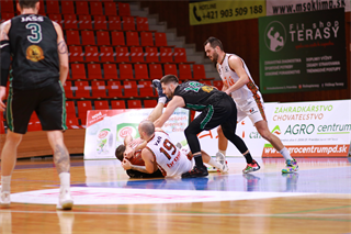 18. kolo SBL BC Prievidza - MBK Baník Handlová 88:78 (foto: Ladislav Szibilla)