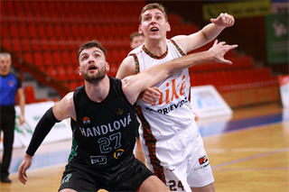 18. kolo SBL BC Prievidza - MBK Baník Handlová 88:78 (foto: Ladislav Szibilla)