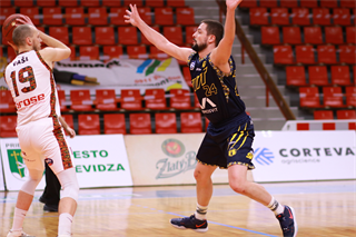26. kolo SBL BC Prievidza - Iskra Svit 106:88 (foto: Ladislav Szibilla)