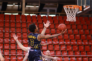 26. kolo SBL BC Prievidza - Iskra Svit 106:88 (foto: Ladislav Szibilla)
