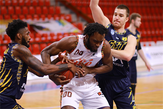 26. kolo SBL BC Prievidza - Iskra Svit 106:88 (foto: Ladislav Szibilla)