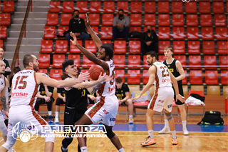 21. kolo SBL BC Prievidza - Inter Bratislava 86:80 (foto: Ladislav Szibilla)