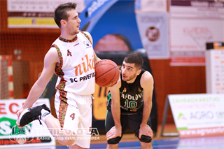 32. kolo SBL BC Prievidza - MBK Baník Handlová 95:76 (foto: Ladislav Szibilla)
