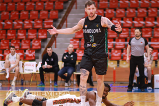 32. kolo SBL BC Prievidza - MBK Baník Handlová 95:76 (foto: Ladislav Szibilla)