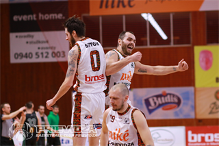 32. kolo SBL BC Prievidza - MBK Baník Handlová 95:76 (foto: Ladislav Szibilla)