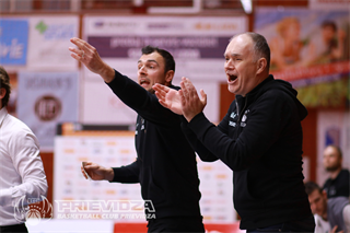 32. kolo SBL BC Prievidza - MBK Baník Handlová 95:76 (foto: Ladislav Szibilla)