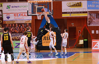 35. kolo SBL BC Prievidza - Inter Bratislava 83:77 (foto: Ladislav Szibilla)