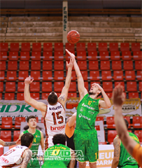 36. kolo SBL BC Prievidza - Patrioti Levice 73:67 (foto: Ladislav Szibilla)