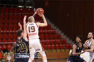 40. kolo SBL BC Prievidza – Iskra Svit 118:104* (foto: Ladislav Szibilla)