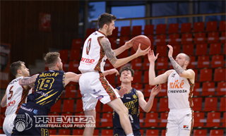 2.zápas BC Prievidza - Iskra Svit 98:82 (foto: Ladislav Szibilla)