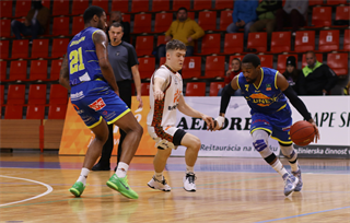 Alpe Adria Cup: BC PRIEVIDZA - BK Sluneta Ústí nad Labem 81:91 (Foto: Ladislav Szibilla)