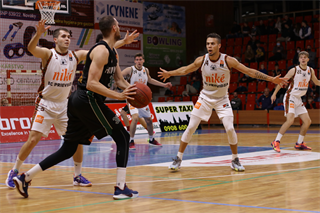 3. Kolo SBL BC Prievidza : MBK Handlová 72:73 (foto: Ladislav Szibilla)