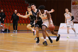 Alpe Adria Cup: BC Prievidza - Nutrisport Ilirija 85:83 (Foto: Ladislav Szibilla)