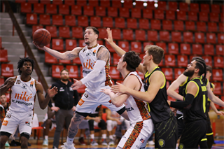 13. Kolo Niké SBL: BC Prievidza - Inter Bratislava 70:79 (foto: Ladislav Szibilla)