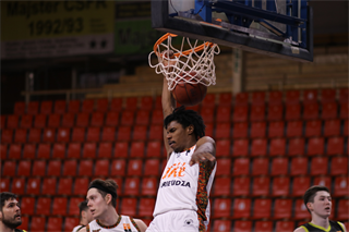 13. Kolo Niké SBL: BC Prievidza - Inter Bratislava 70:79 (foto: Ladislav Szibilla)