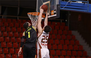 13. Kolo Niké SBL: BC Prievidza - Inter Bratislava 70:79 (foto: Ladislav Szibilla)