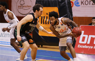 17. Kolo Niké SBL: BC Prievidza - MBK Baník Handlová 90:87 (foto: Ladislav Szibilla)