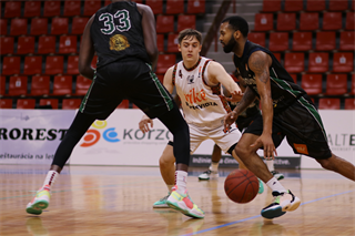 17. Kolo Niké SBL: BC Prievidza - MBK Baník Handlová 90:87 (foto: Ladislav Szibilla)