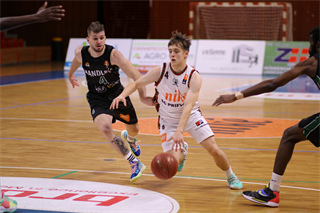 17. Kolo Niké SBL: BC Prievidza - MBK Baník Handlová 90:87 (foto: Ladislav Szibilla)