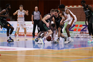 17. Kolo Niké SBL: BC Prievidza - MBK Baník Handlová 90:87 (foto: Ladislav Szibilla)