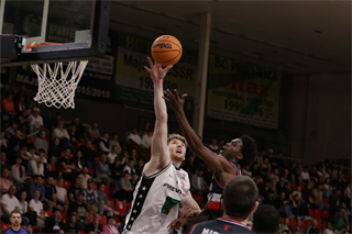 6. Kolo Niké SBL: BC Prievidza - BC Komárno 69:76 (foto: Ladislav Szibilla)	