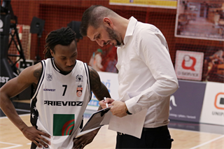 6. Kolo Niké SBL: BC Prievidza - BC Komárno 69:76 (foto: Ladislav Szibilla)	
