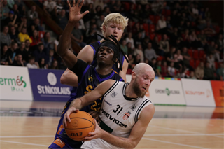 8. Kolo Niké SBL: BC Prievidza - BK Iskra Svit 76:86 (foto: Ladislav Szibilla)	
