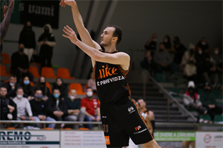 10. Kolo Niké SBL: MBK Handlová - BC Prievidza 93:101 (foto: Ladislav Szibilla)	