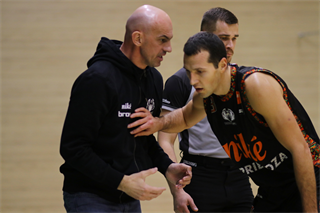 10. Kolo Niké SBL: MBK Handlová - BC Prievidza 93:101 (foto: Ladislav Szibilla)	