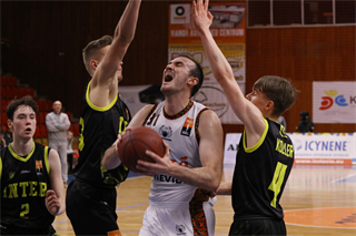 27. Kolo Niké SBL: BC Prievidza - Inter Bratislava 71:60 (foto: Ladislav Szibilla)